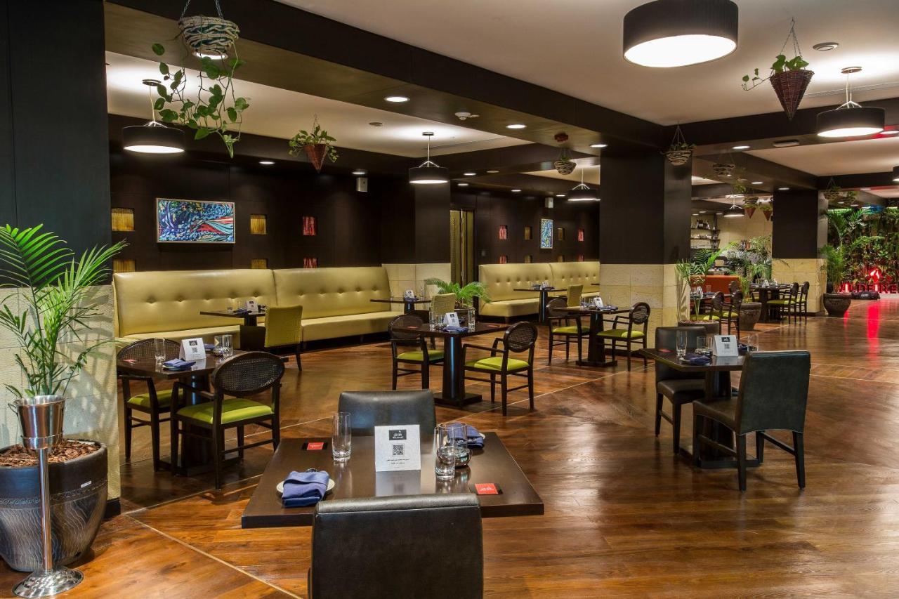 Crowne Plaza Riyadh - Rdc Hotel & Convention By Ihg Exterior foto The interior of the restaurant