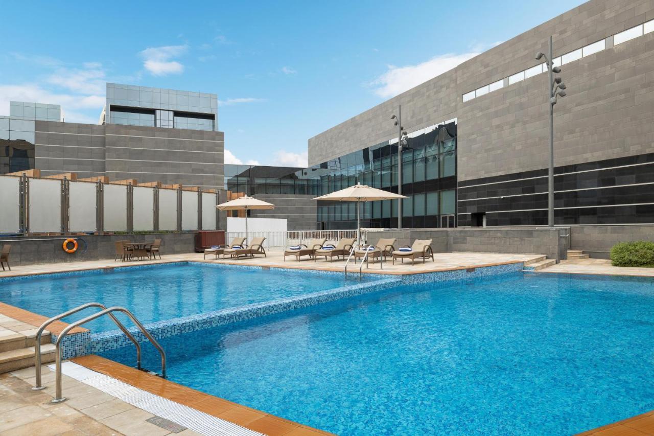 Crowne Plaza Riyadh - Rdc Hotel & Convention By Ihg Exterior foto The swimming pool at the hotel