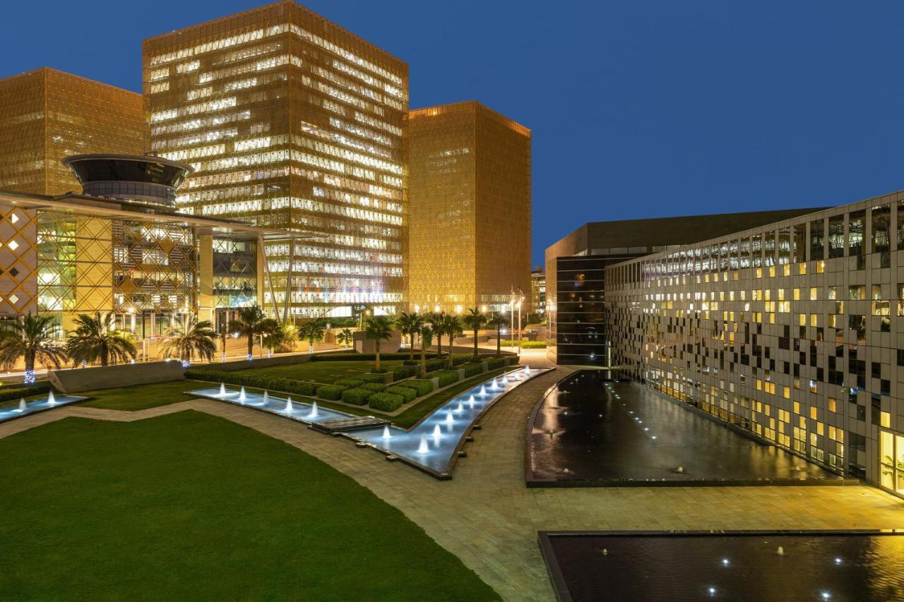 Crowne Plaza Riyadh - Rdc Hotel & Convention By Ihg Exterior foto The University of Pretoria's Faculty of Law