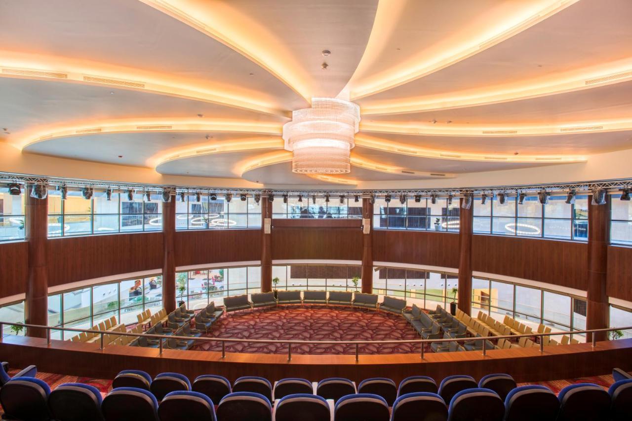 Crowne Plaza Riyadh - Rdc Hotel & Convention By Ihg Exterior foto The main auditorium