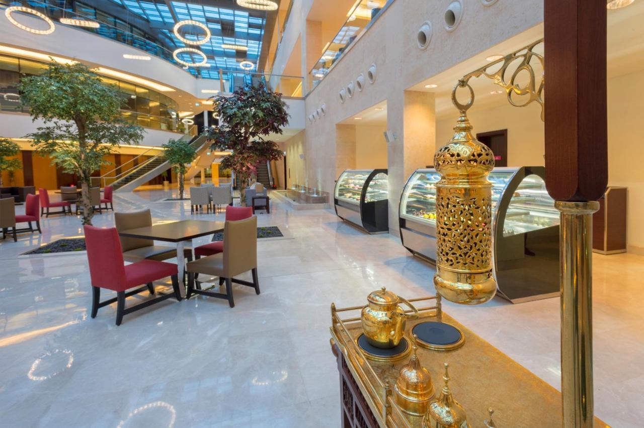 Crowne Plaza Riyadh - Rdc Hotel & Convention By Ihg Exterior foto The lobby of the hotel