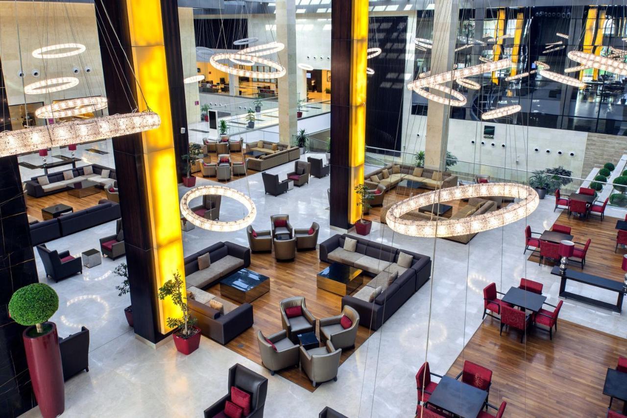 Crowne Plaza Riyadh - Rdc Hotel & Convention By Ihg Exterior foto The lobby of the hotel