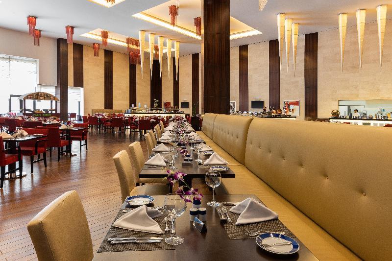 Crowne Plaza Riyadh - Rdc Hotel & Convention By Ihg Exterior foto The restaurant
