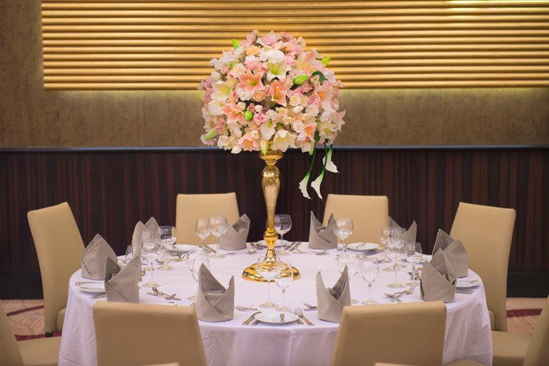 Crowne Plaza Riyadh - Rdc Hotel & Convention By Ihg Exterior foto A table set for a formal dinner