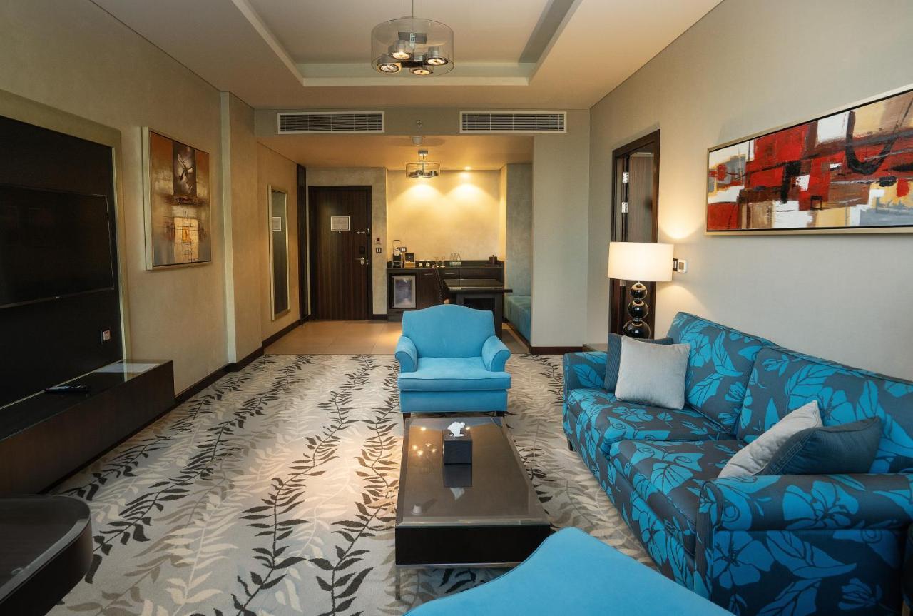 Crowne Plaza Riyadh - Rdc Hotel & Convention By Ihg Exterior foto A suite at the hotel