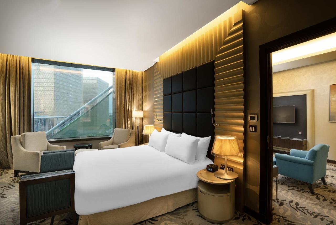Crowne Plaza Riyadh - Rdc Hotel & Convention By Ihg Exterior foto A suite at the hotel